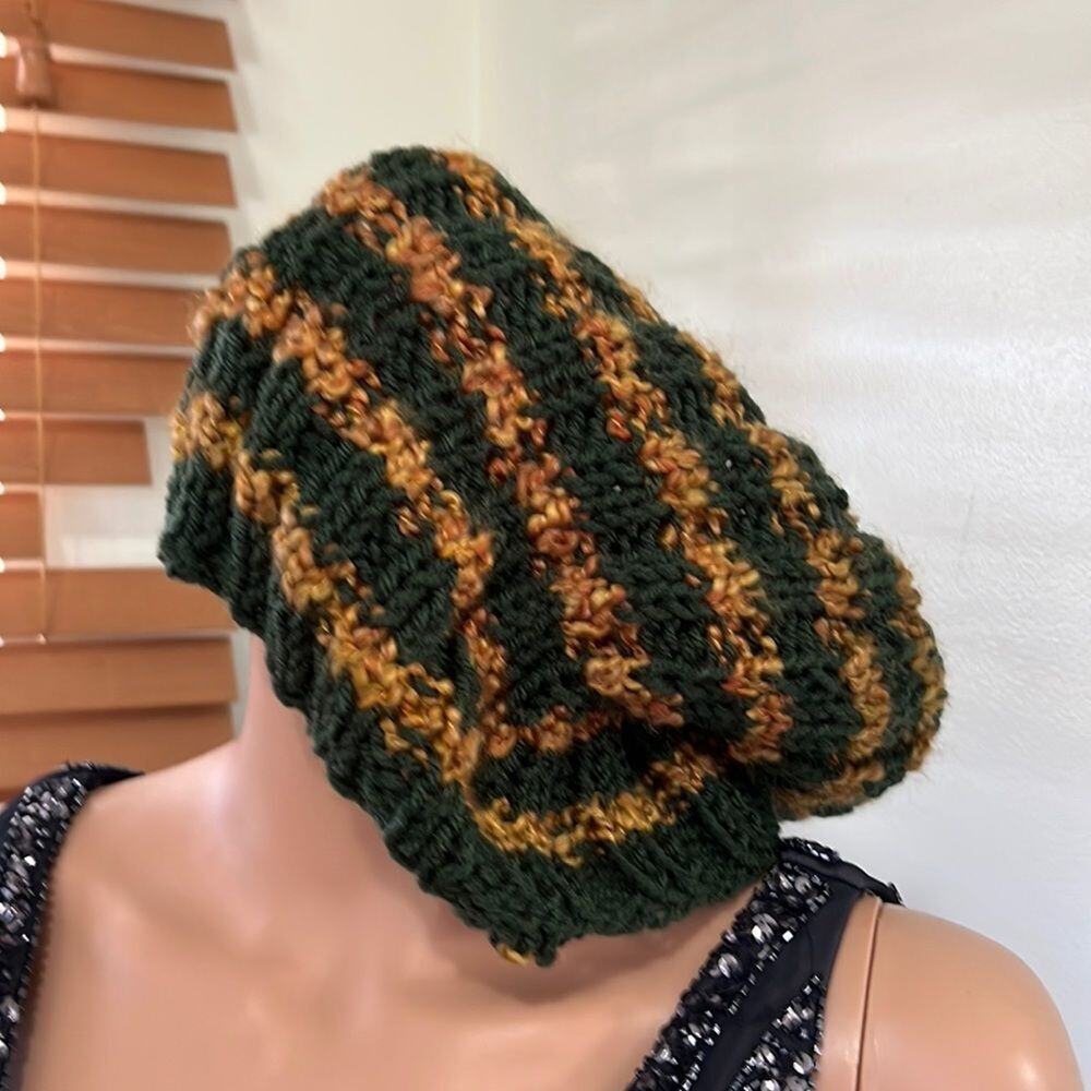 BEENIE HAT KNITTED